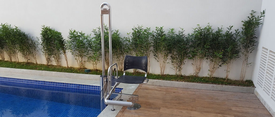 elevador de piscina, elevador para piscina, acessibilidade na piscina, piscina com acessibilidade