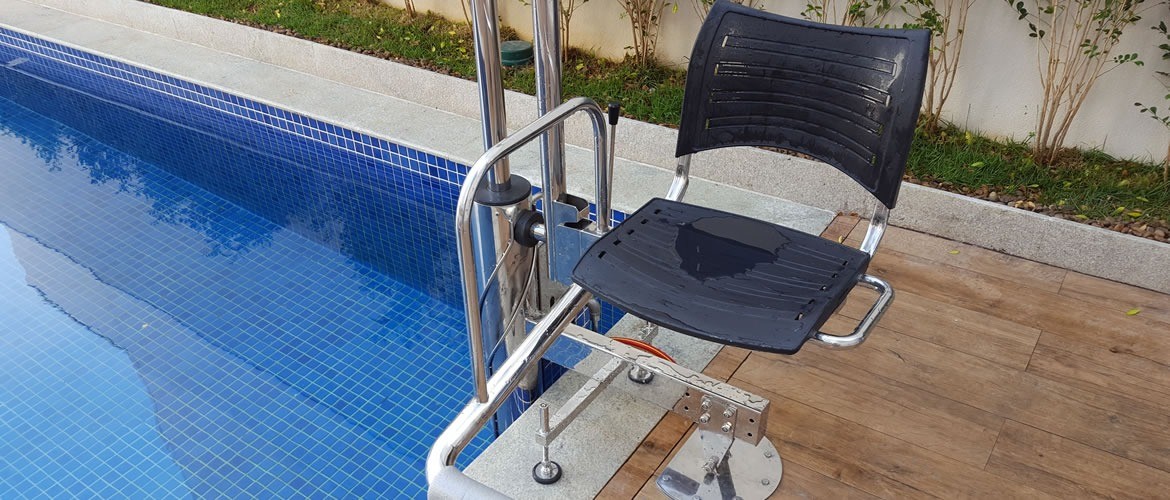 elevador de piscina, elevador para piscina, acessibilidade na piscina, piscina com acessibilidade